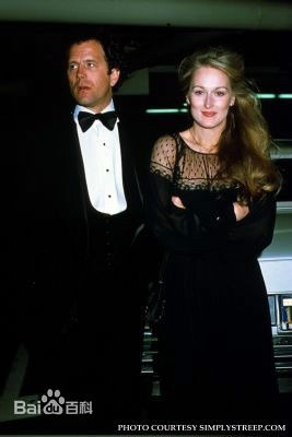 高清迈克尔·西米诺(Michael Cimino)在《猎鹿人》片场照片中的图集