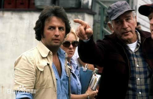 高清迈克尔·西米诺(Michael Cimino)在《猎鹿人》片场照片中的图集