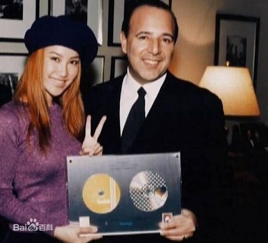 李玟(CoCo Lee)签约台湾Sony Music性感图片图集