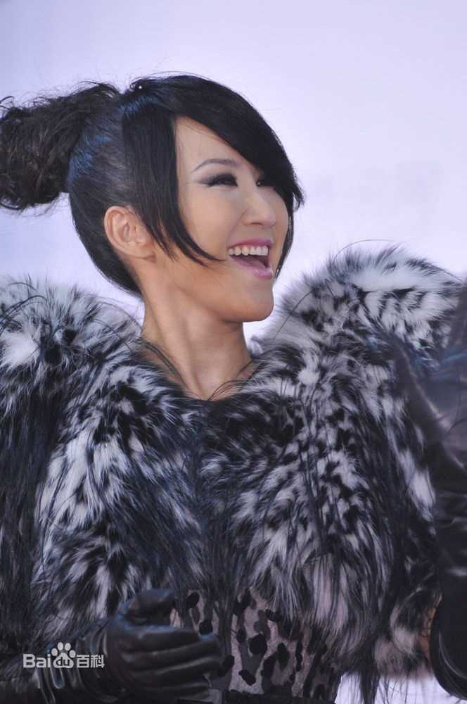 李玟(CoCo Lee)2010腾讯星光大典性感图片壁纸