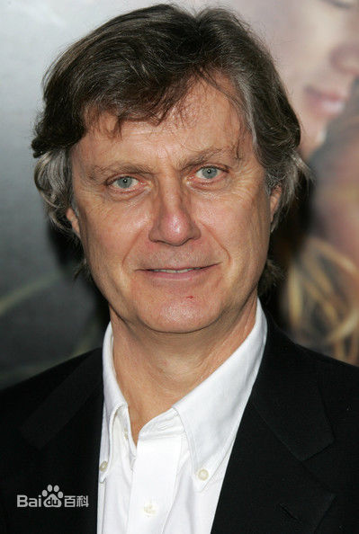 莱塞·霍尔斯道姆(Lasse Hallstr m)导演前后照片