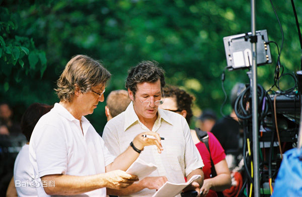 莱塞·霍尔斯道姆(Lasse Hallstr m)导演前后照片