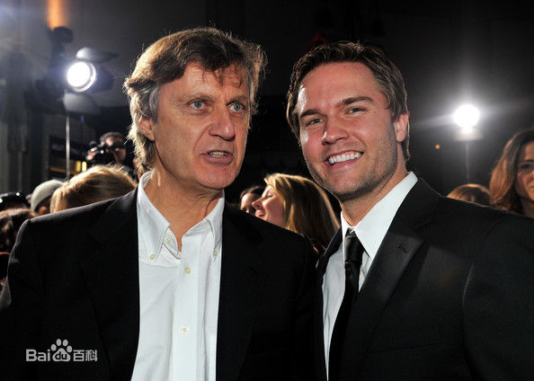 莱塞·霍尔斯道姆(Lasse Hallstr m)导演前后照片