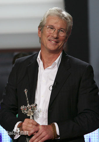 莱塞·霍尔斯道姆(Lasse Hallstr m)导演前后照片