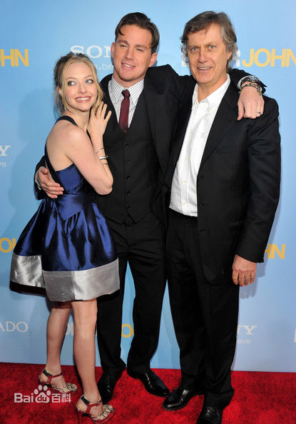 莱塞·霍尔斯道姆(Lasse Hallstr m)导演前后照片