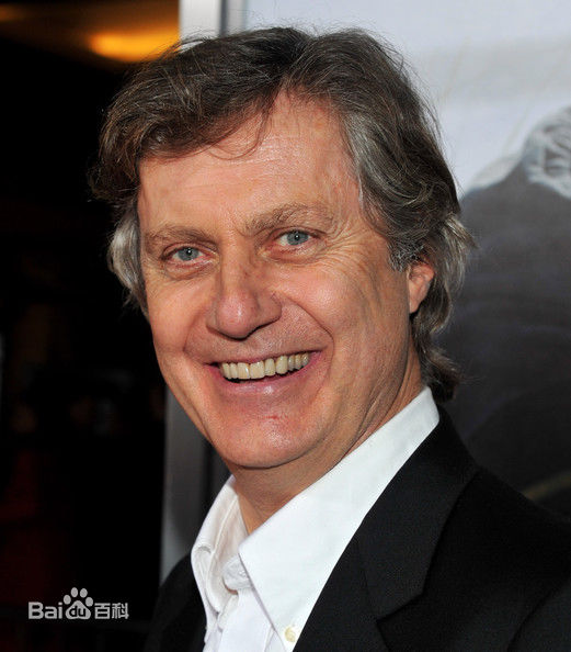 莱塞·霍尔斯道姆(Lasse Hallstr m)导演前后照片