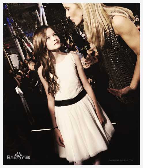 麦肯基·弗依(MackenzieFoy)出席活动图册