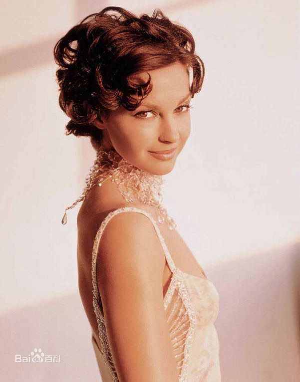 艾什莉·贾德(Ashley Judd)前后照片