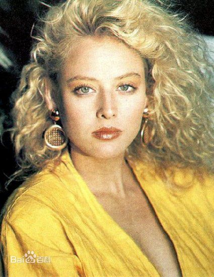维吉妮娅·马德森(Virginia Madsen)前后照片