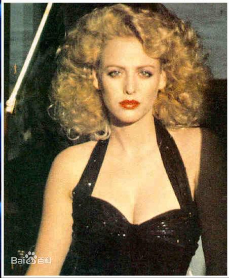 维吉妮娅·马德森(Virginia Madsen)前后照片