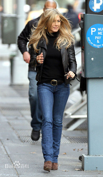 詹妮弗·安妮斯顿(Jennifer Aniston)街拍壁纸壁纸