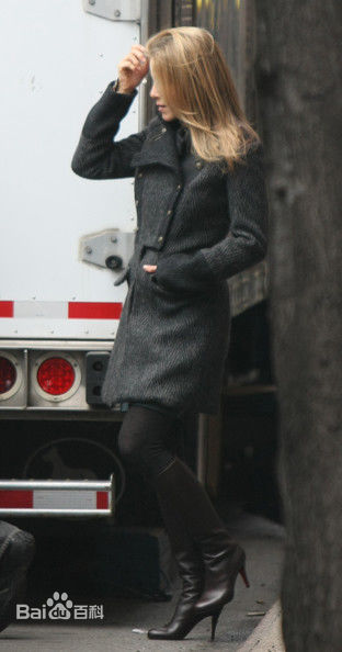 詹妮弗·安妮斯顿(Jennifer Aniston)街拍壁纸壁纸