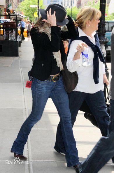 詹妮弗·安妮斯顿(Jennifer Aniston)街拍壁纸壁纸