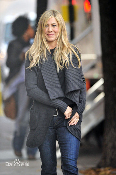 詹妮弗·安妮斯顿(Jennifer Aniston)街拍壁纸壁纸
