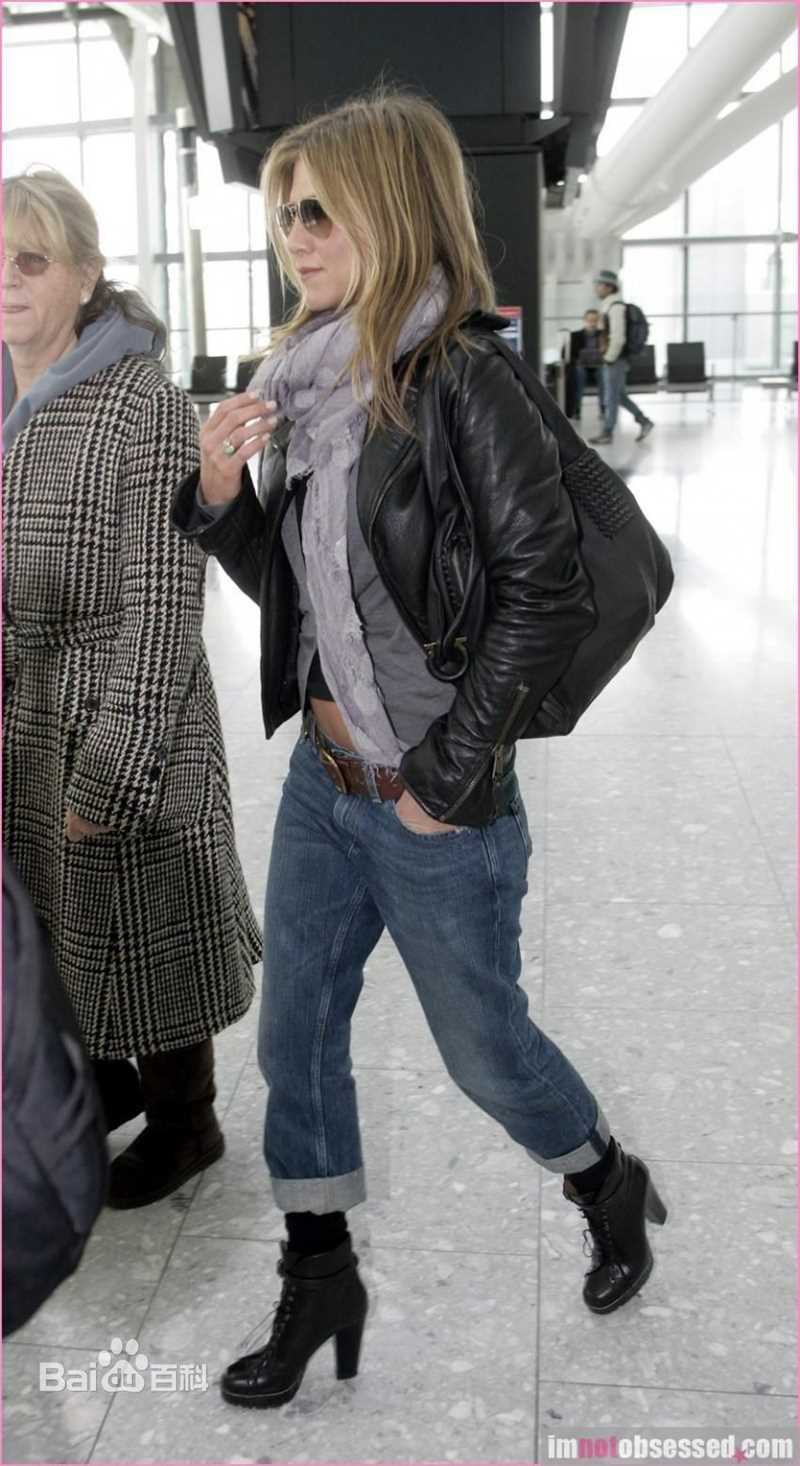 詹妮弗·安妮斯顿(Jennifer Aniston)街拍壁纸壁纸