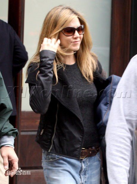 詹妮弗·安妮斯顿(Jennifer Aniston)街拍壁纸壁纸