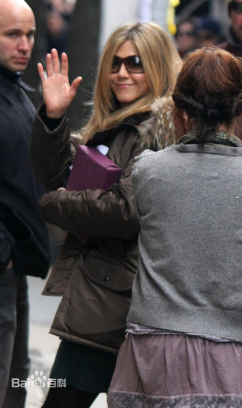詹妮弗·安妮斯顿(Jennifer Aniston)街拍壁纸壁纸