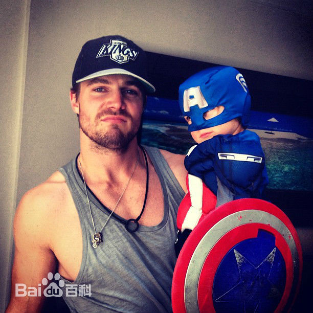 斯蒂芬·阿梅尔(Stephen Amell)照片生活照相册