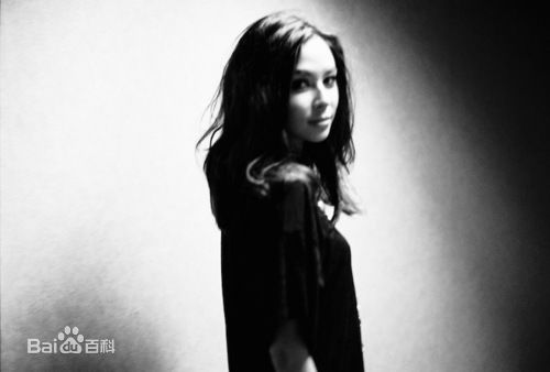 最新玛莱斯·裘(Malese Jow)生活照