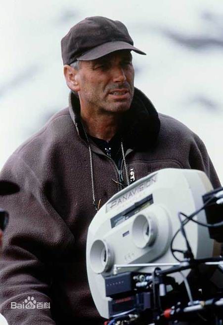 马丁·坎贝尔(Martin Campbell)前后照片