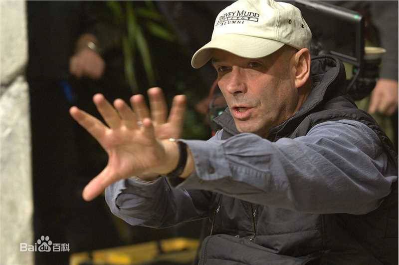 马丁·坎贝尔(Martin Campbell)前后照片