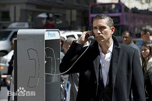 詹姆斯·卡维泽(Jim Caviezel)疑犯追踪前后照片