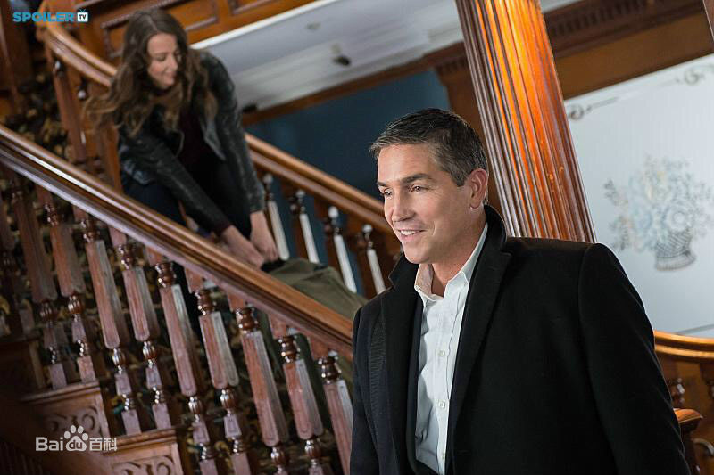 詹姆斯·卡维泽(Jim Caviezel)疑犯追踪前后照片