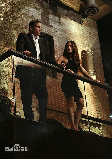 詹姆斯·卡维泽(Jim Caviezel)疑犯追踪前后照片