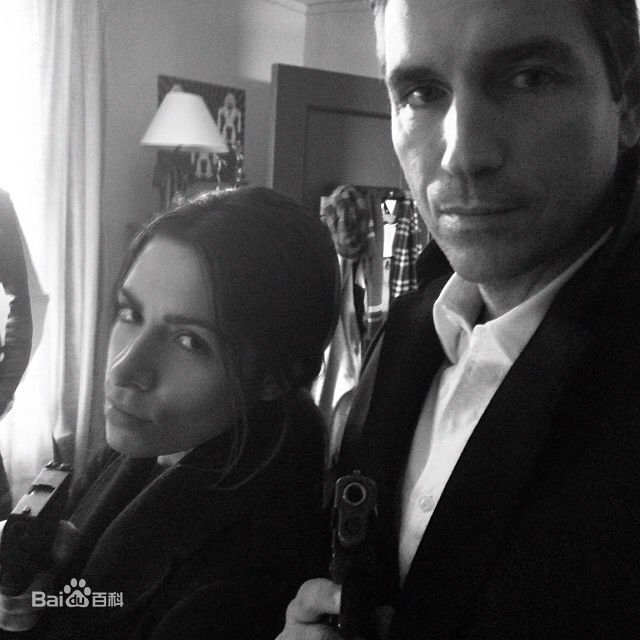 詹姆斯·卡维泽(Jim Caviezel)疑犯追踪前后照片