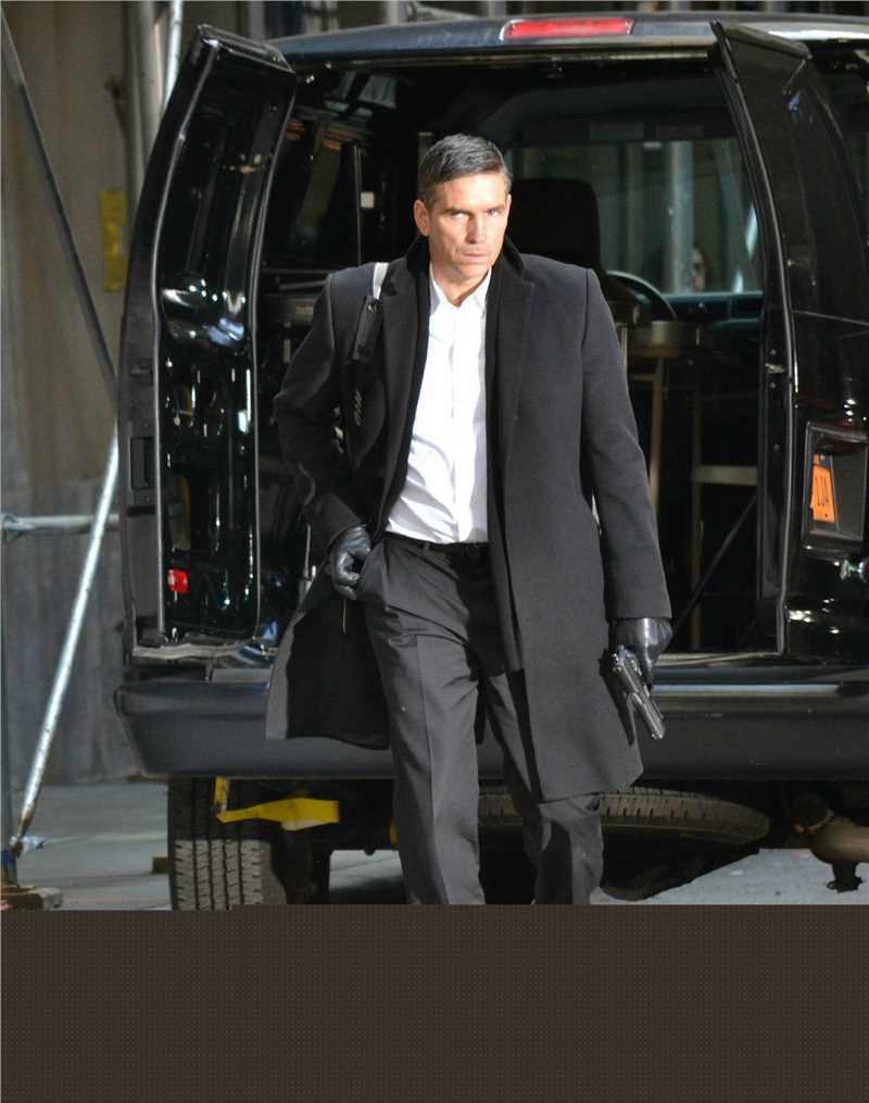 詹姆斯·卡维泽(Jim Caviezel)疑犯追踪前后照片