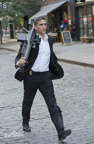 詹姆斯·卡维泽(Jim Caviezel)疑犯追踪前后照片