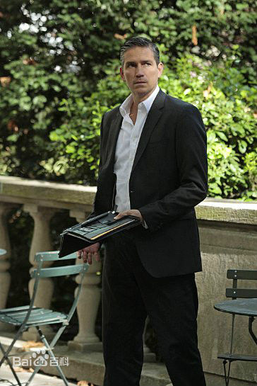 詹姆斯·卡维泽(Jim Caviezel)疑犯追踪前后照片