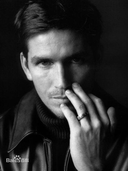 最新詹姆斯·卡维泽(Jim Caviezel)精彩图册