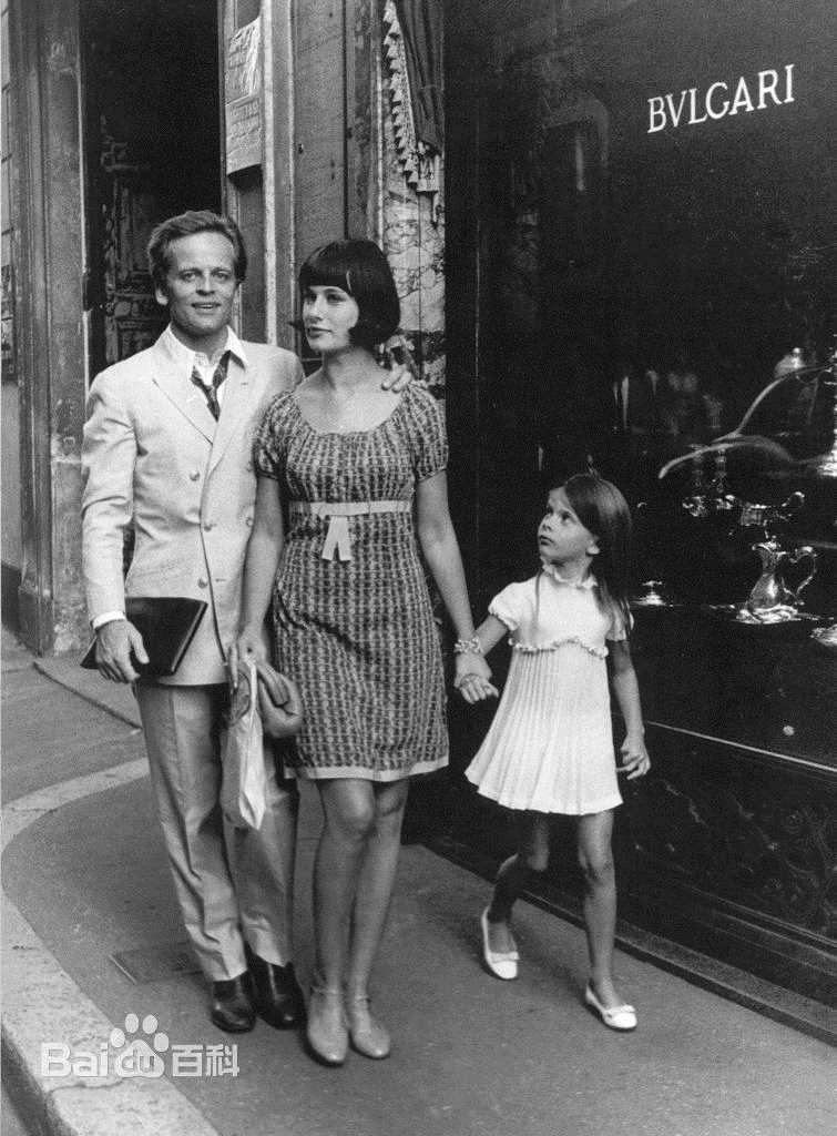 娜塔莎·金斯基(Nastassja Kinski)幼时的小金斯基与父母亲图册