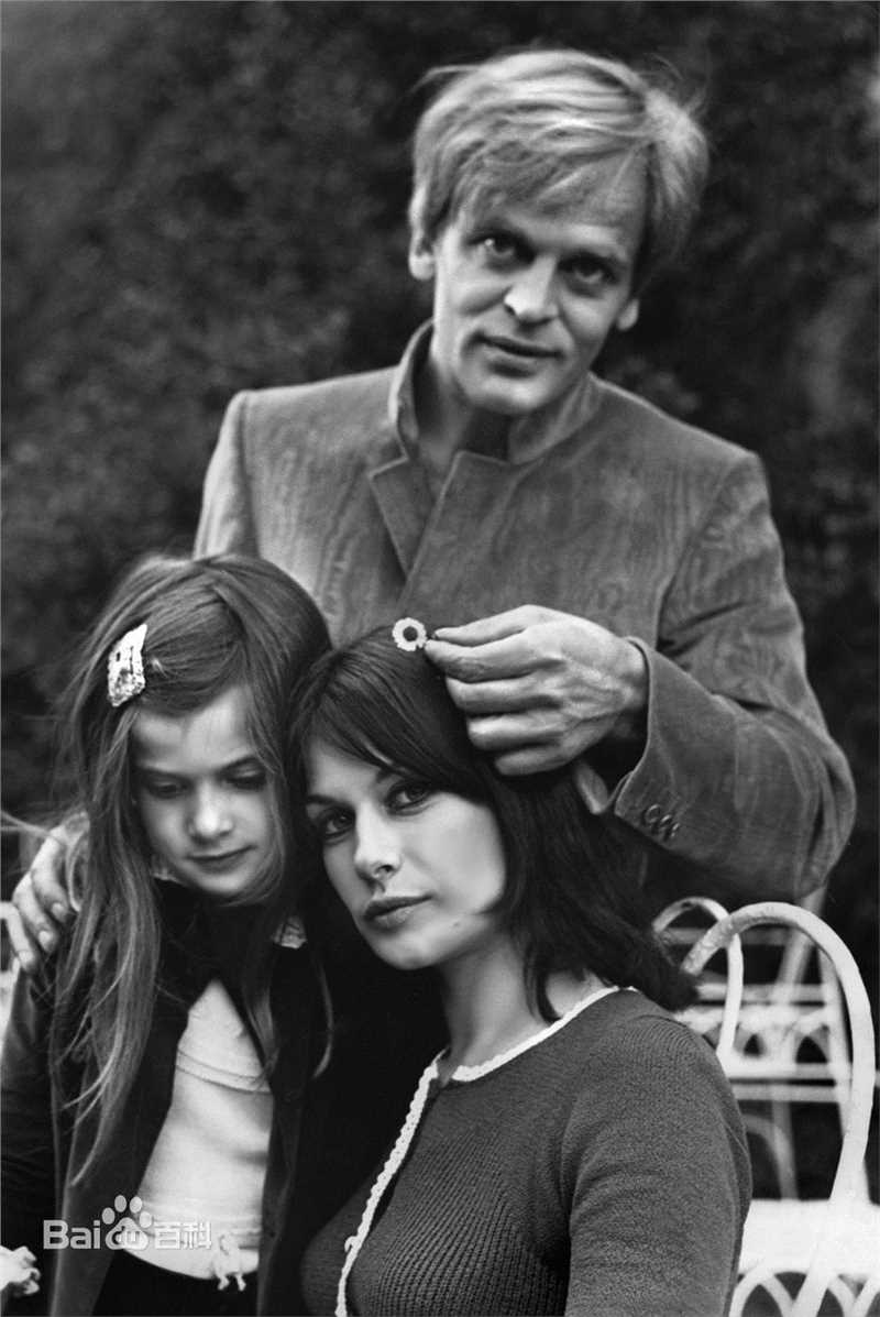 娜塔莎·金斯基(Nastassja Kinski)幼时的小金斯基与父母亲图册