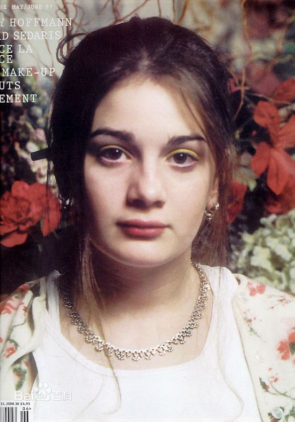 盖比·霍夫曼(Gaby Hoffmann)前后照片