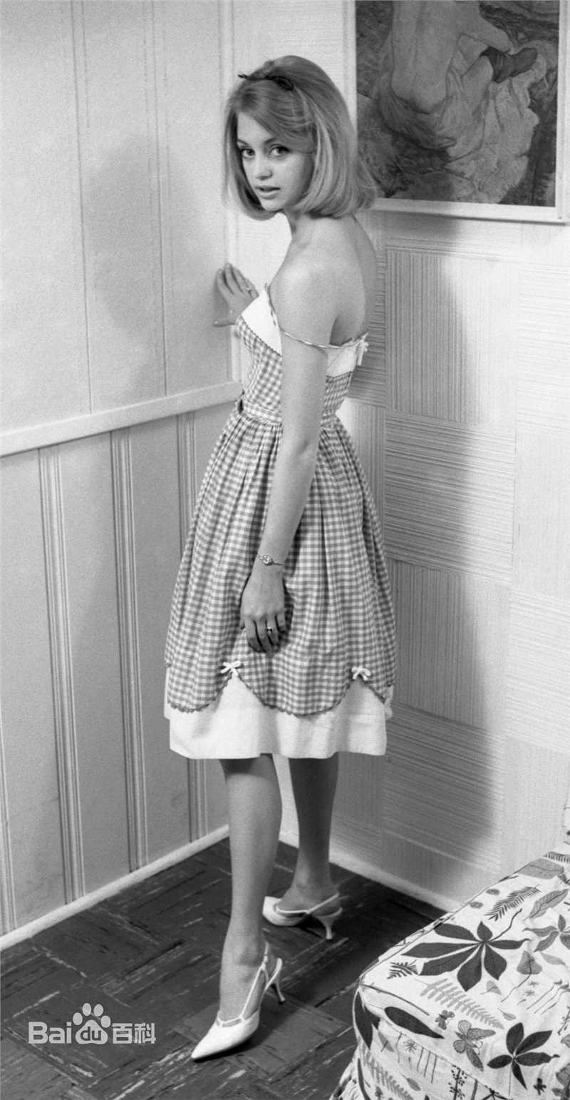 戈尔迪·霍恩(Goldie Hawn)前后照片