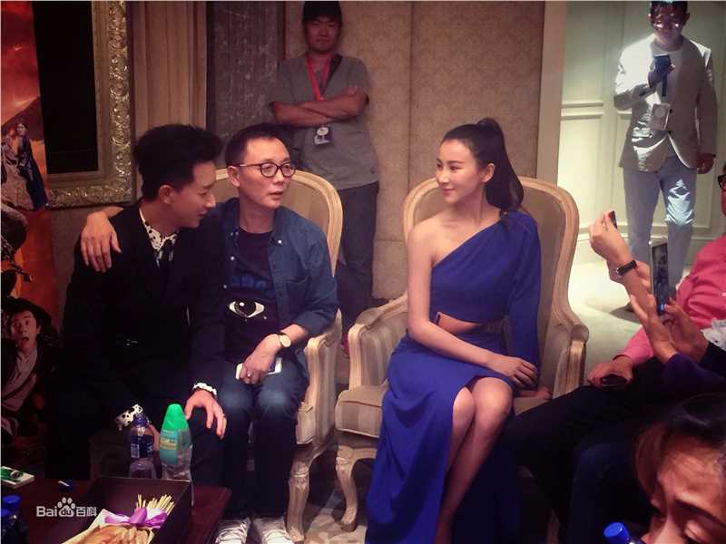 王飞斐飞儿工作照性感图片图集