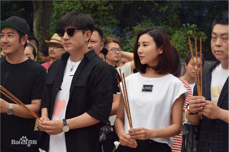 王飞斐飞儿工作照性感图片图集