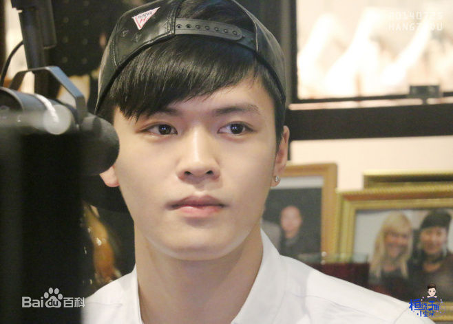 宁桓宇(Huanyu Ning)综艺访谈图集前后照片