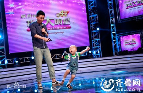 张峻豪首次登电视舞台照