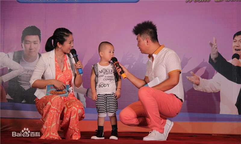 张峻豪首次登电视舞台照