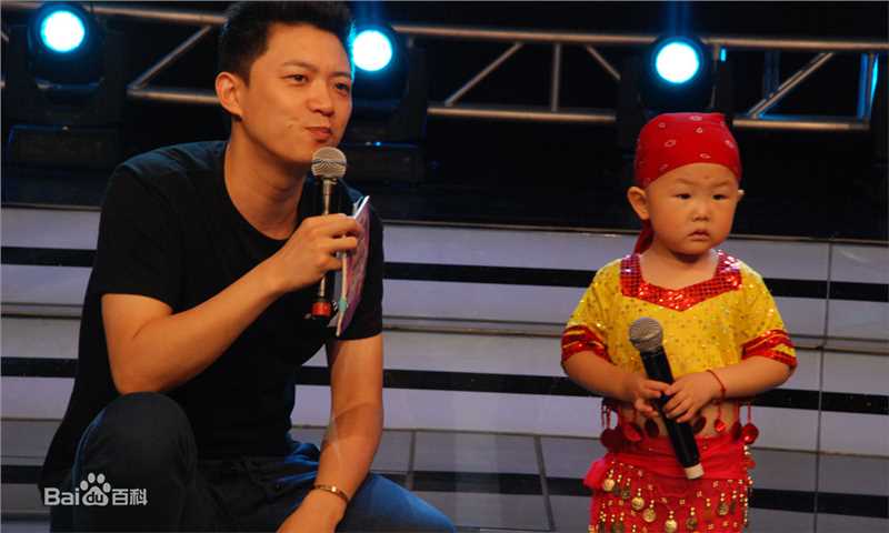 张峻豪首次登电视舞台照