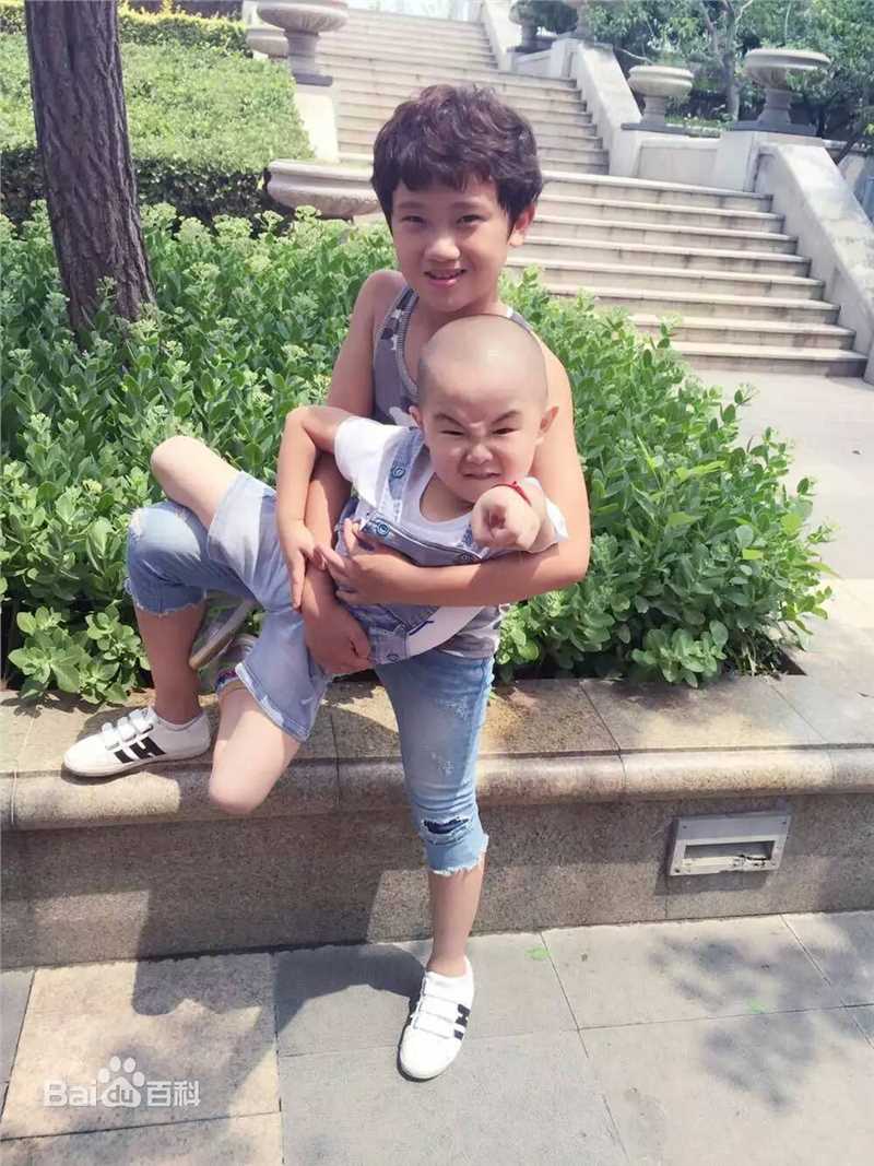 张峻豪参与拍摄《火红的萨日朗》