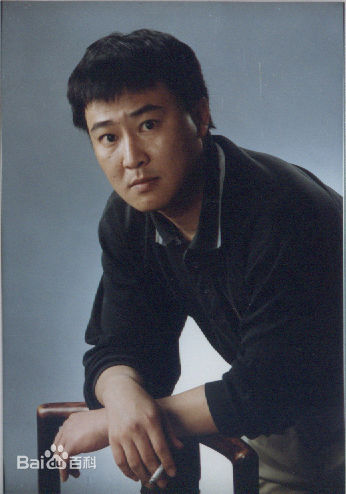 《李育生》生活照