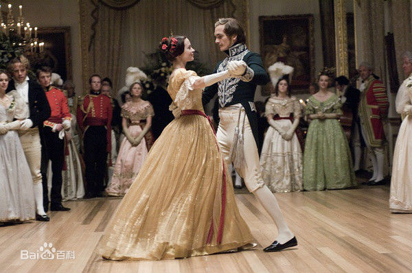 鲁伯特·弗兰德(Rupert Friend)年轻的维多利亚女王前后照片