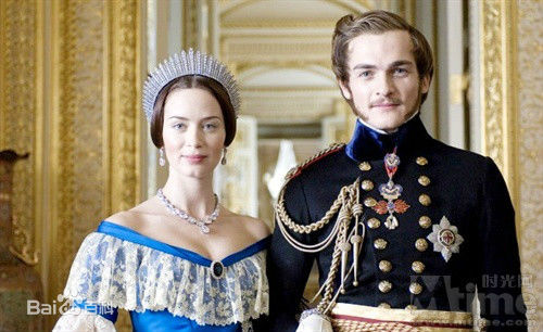 鲁伯特·弗兰德(Rupert Friend)年轻的维多利亚女王前后照片