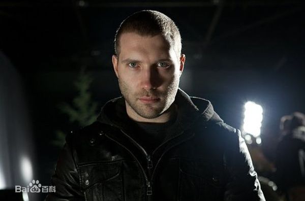 杰·科特尼(Jai Courtney)前后照片