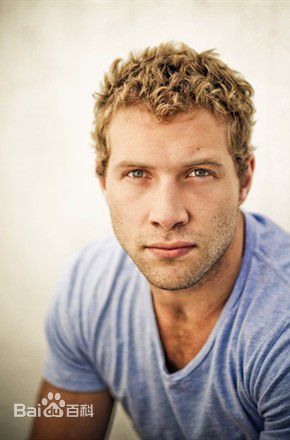 杰·科特尼(Jai Courtney)前后照片
