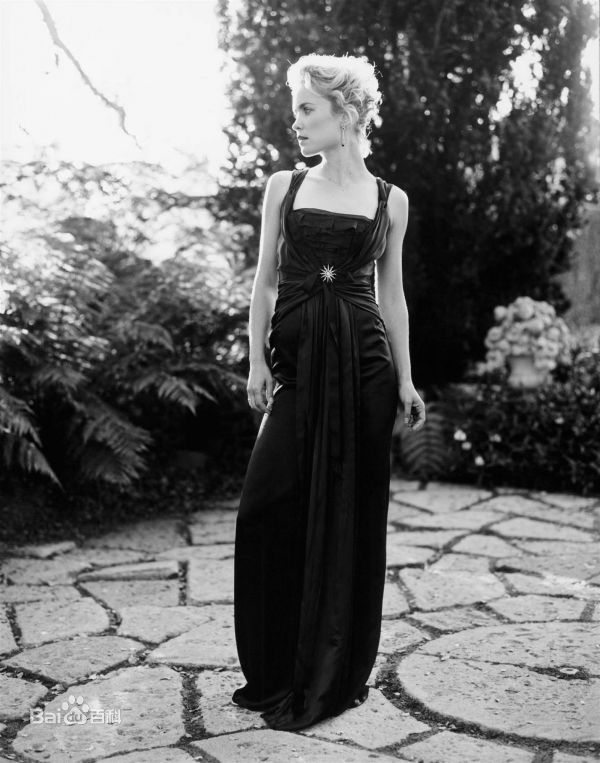 拉妲·米歇尔(Radha Mitchell)拉妲·米契尔精彩图册